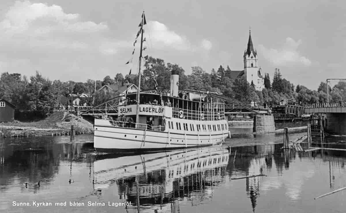 Kirka og dampskipet Selma Lagerlöf i Sunne omkring 1950.