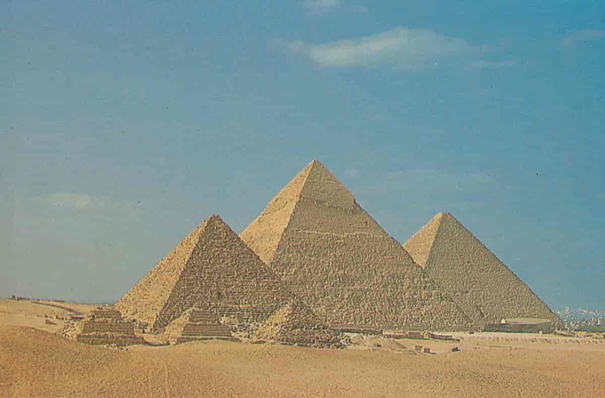 Pyramidene