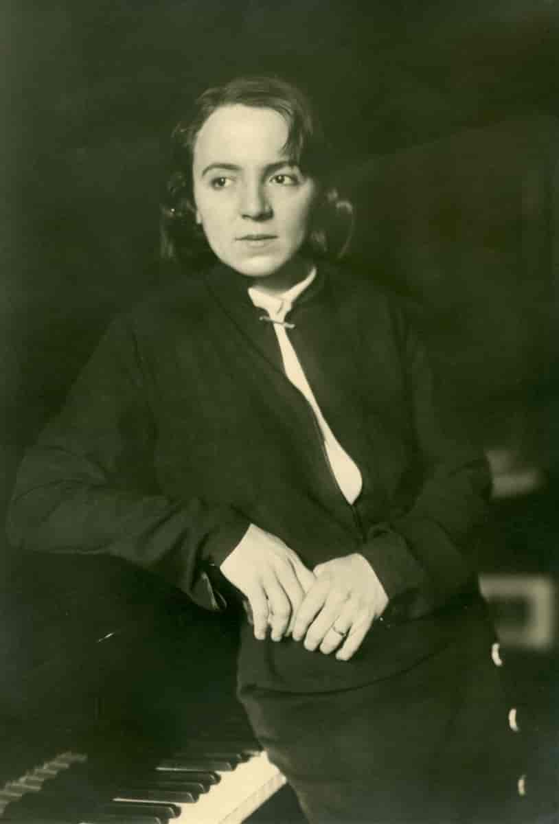 Sophie-Carmen Eckhardt-Gramatté (1932)