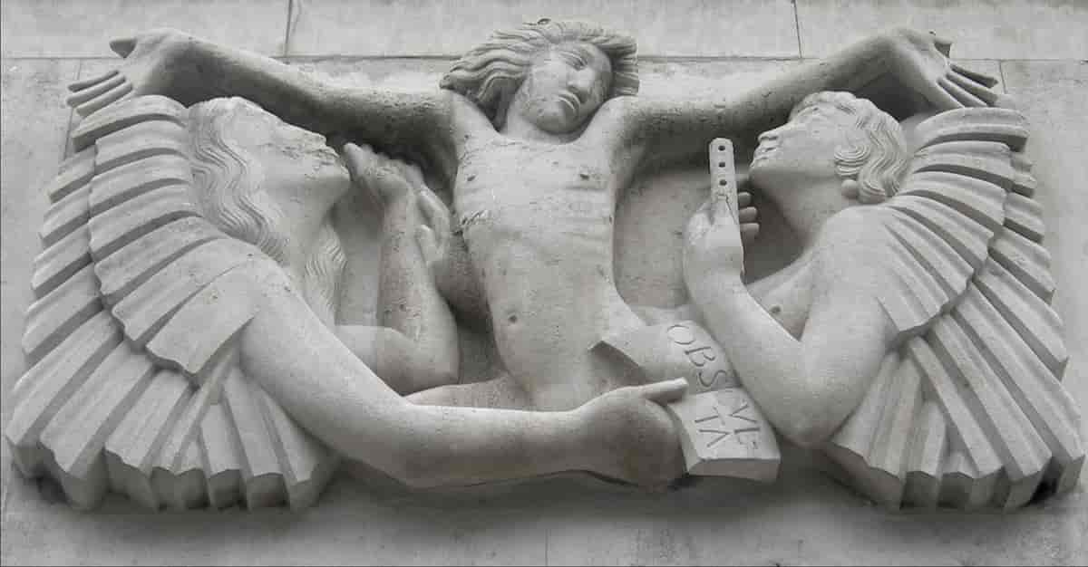 Ariel between Wisdom and Gaiety, skulptur av Eric Gill på Broadcasting House, London