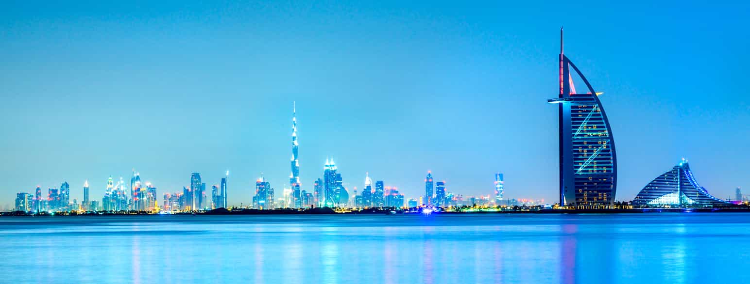 Dubai med hotellet Burj al-Arab i forgrunnen