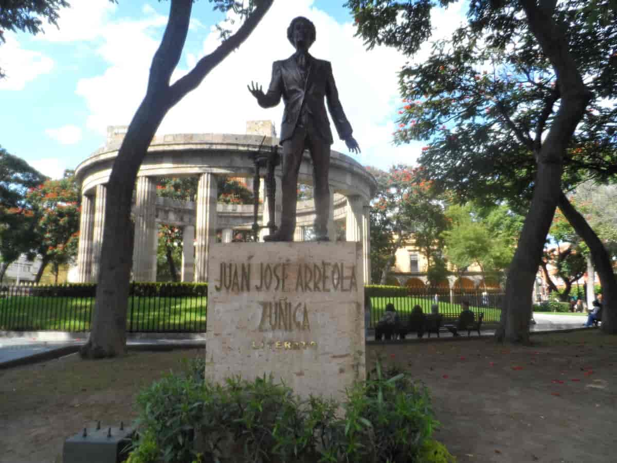Juan José Arreolas statue