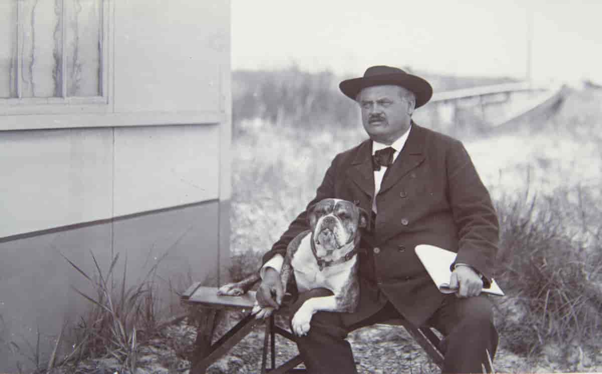 Carl Locher med hunden Tiger