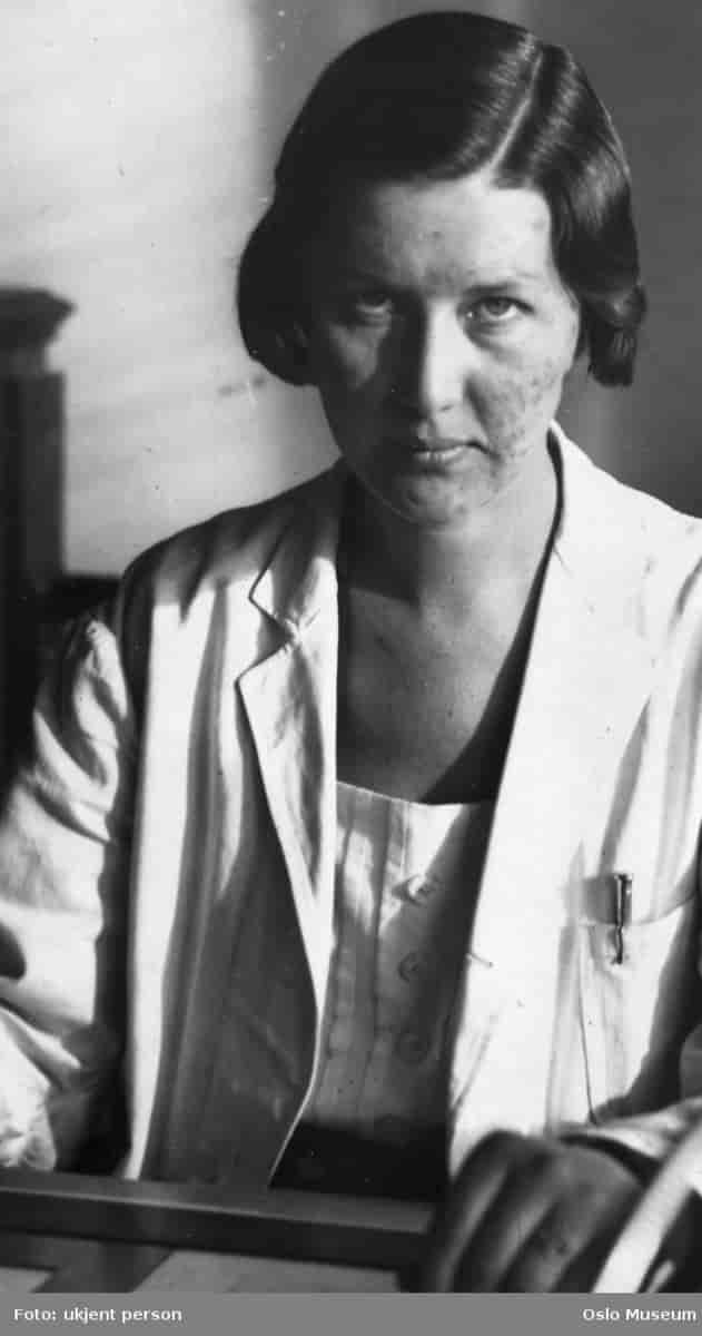 Kirsten Sinding-Larsen omtrent 1930-1935