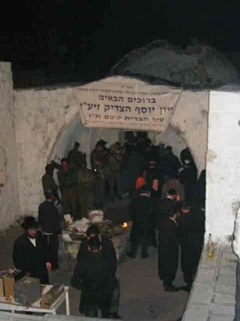 Ortodokse jøder ber ved Josefs grav