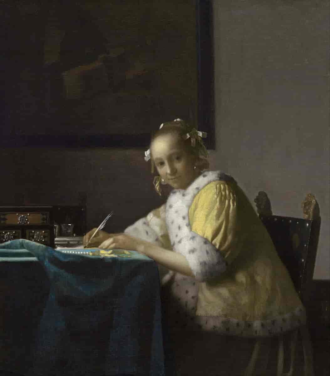 En kvinne som skriver et brev