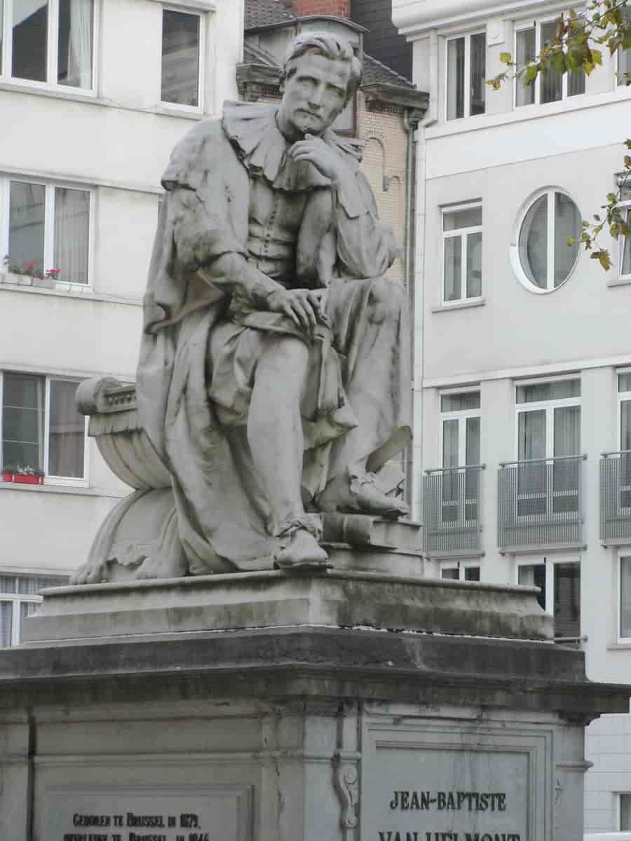 Jan Baptista van Helmont, statue i Brüssel