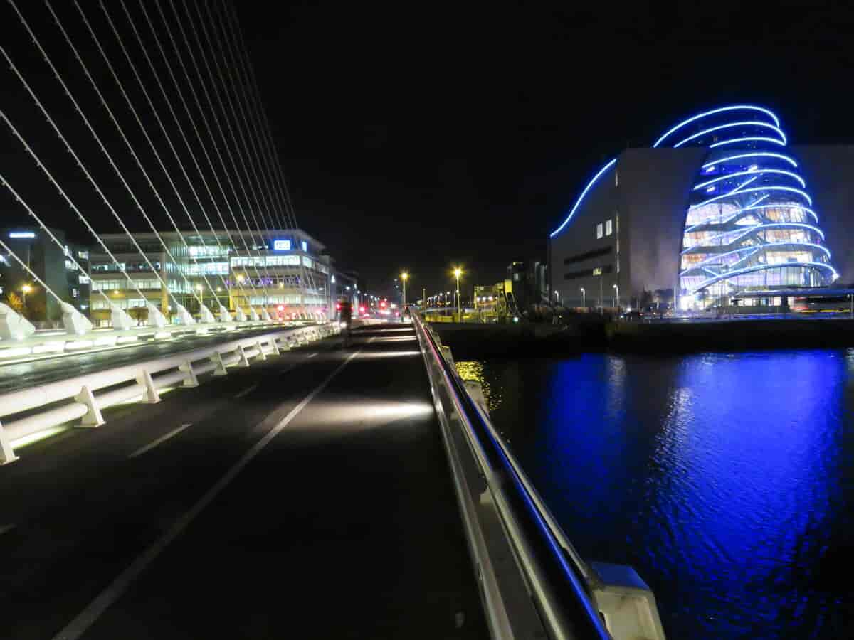 Samuel Becket Bridge og Convention Centre i Dublin.