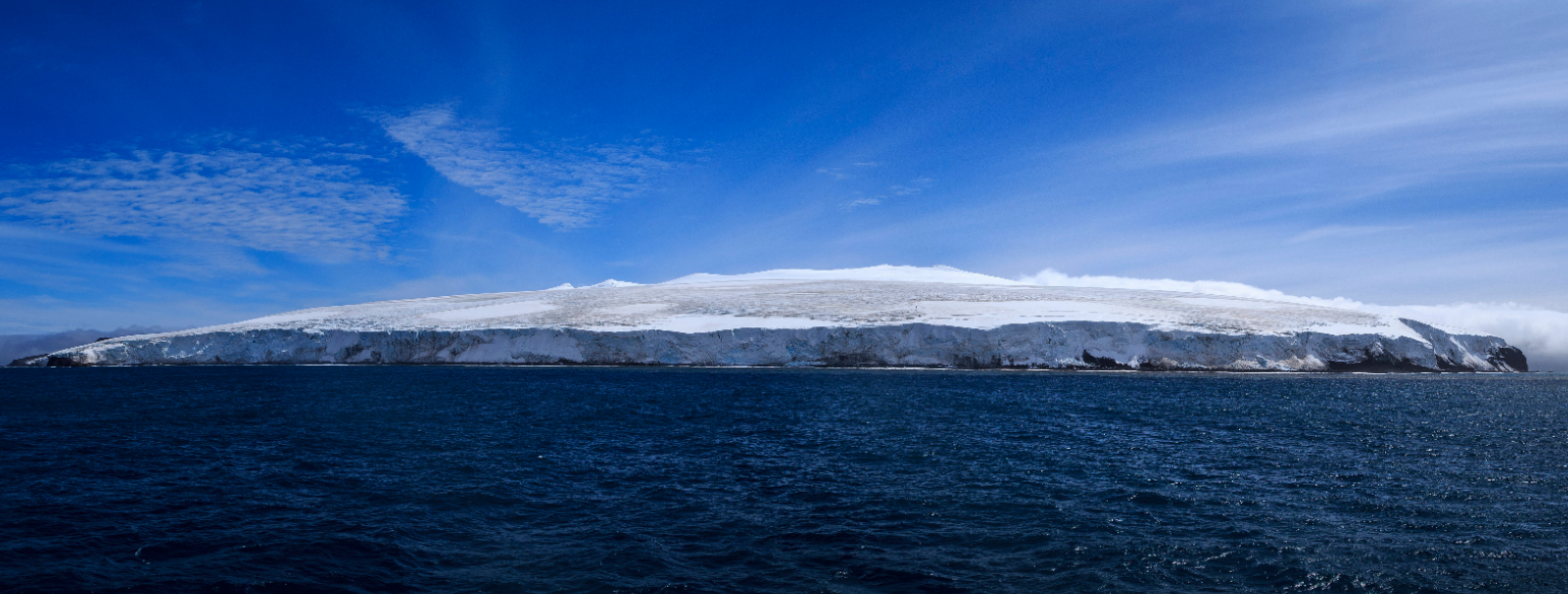 Bilde av Boutvetøya, tatt fra avstand. 