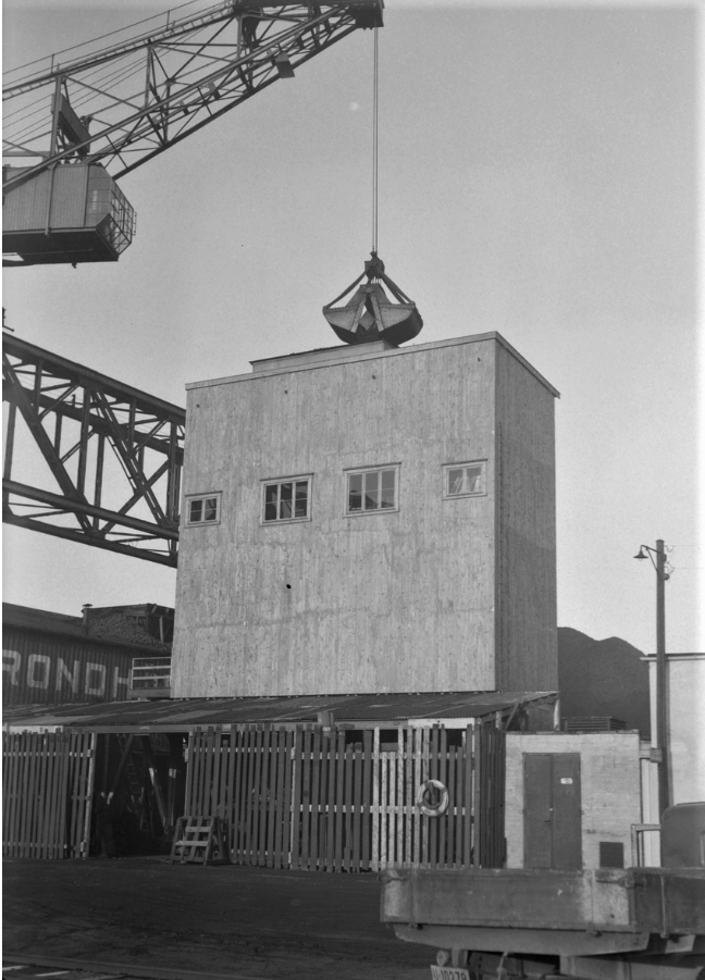 Trondhjems Kulkompagnis nye silo på Rosenborgkaia, fotografert i 1949.
