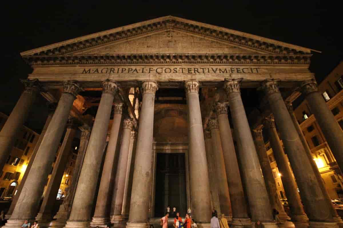 Pantheon ved natt