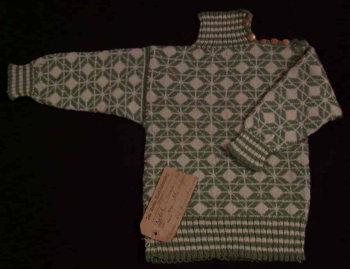 Sweater og lue utarbeidet av Den Norske Husflidsforening, Oslo, 1909