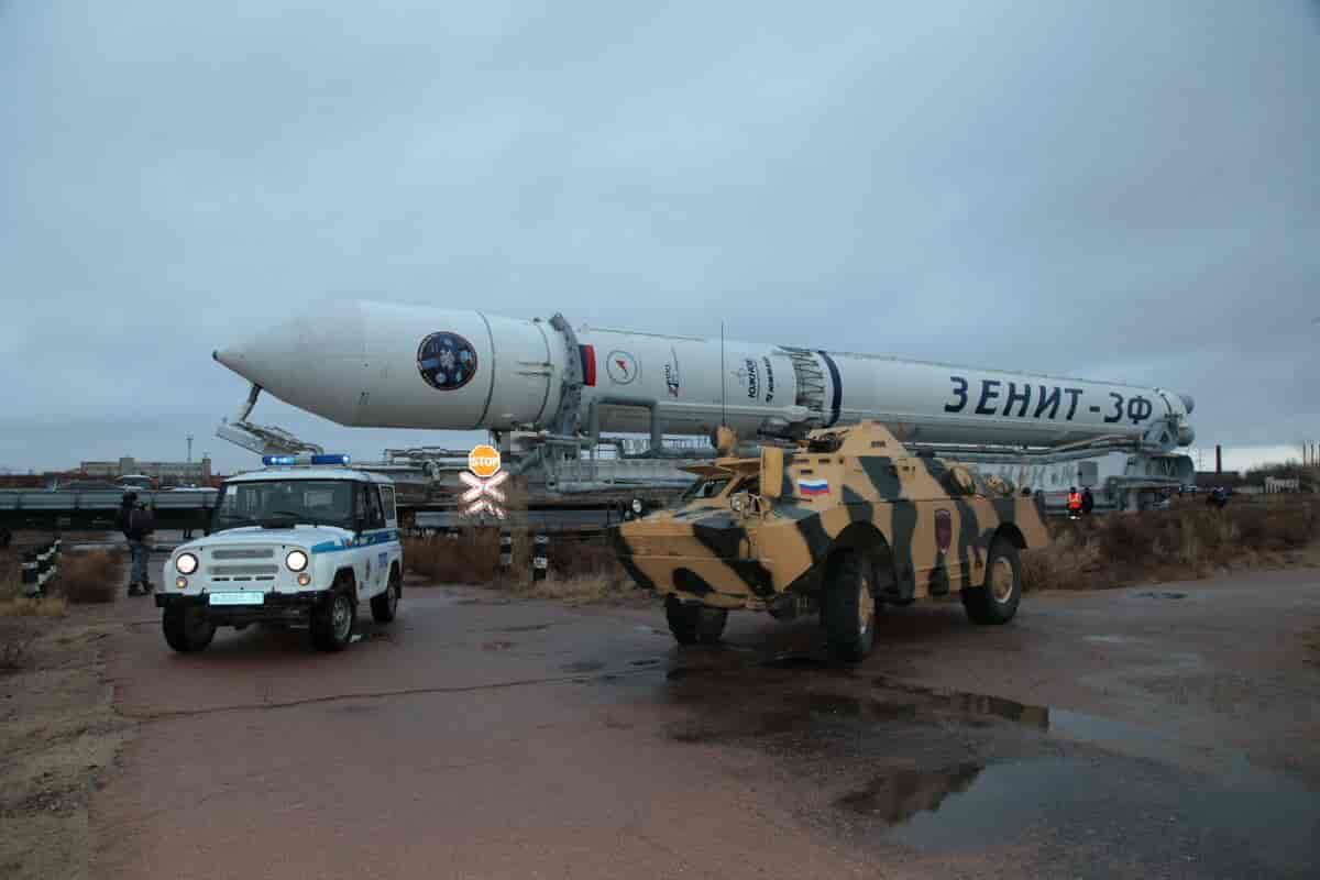 Zenit-rakett under transport.