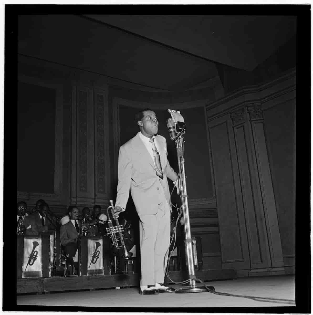 Louis Armstrong på scenen i Carnegie Hall i New York i 1947.
