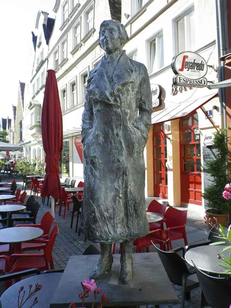 Marieluise Fleißer, statue av Elisabeth Wagner, Ingolstadt