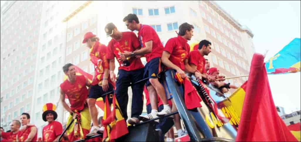Spanias landslag feirer VM-gullet i Madrid i juli 2010