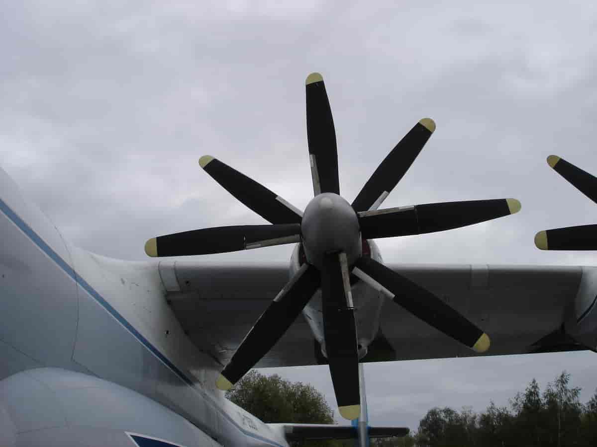 An-22 (UR-09307), motor nr. 2