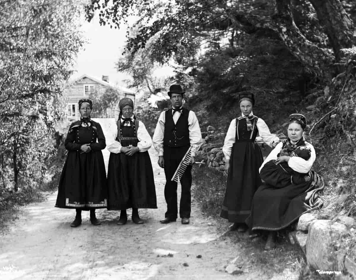 Bønder fra Tinn, fotografert på 1880-tallet.