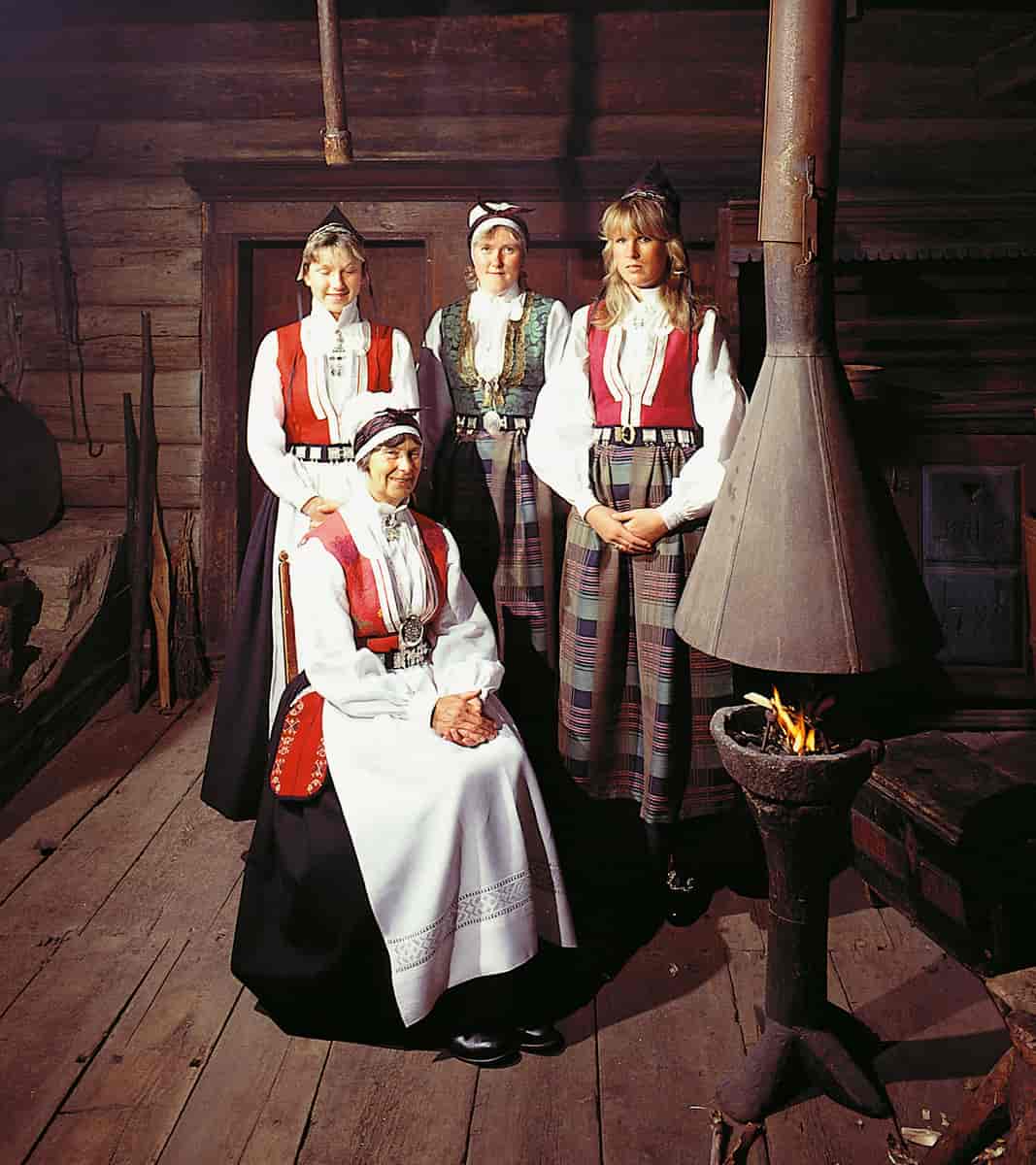 Kvinnebunader fra Nordmøre