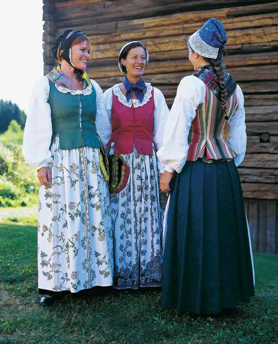 Rekonstruert kvinnebunad fra Nord-Trøndelag