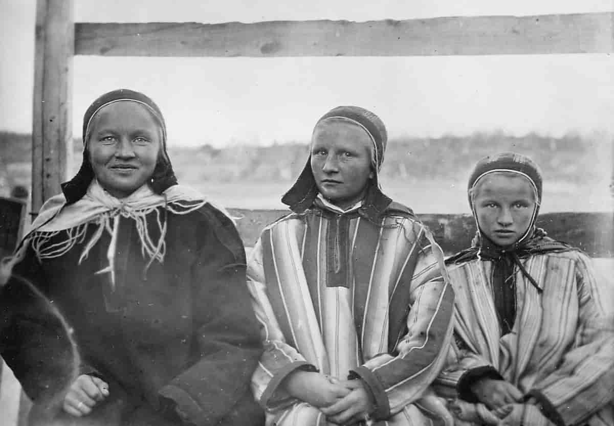 Portrett av tre kvinner i Karasjok