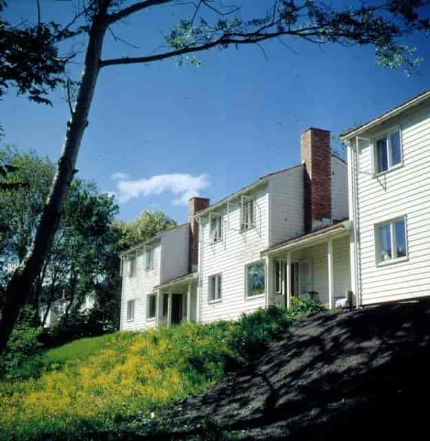 Kjedehus i Ekely Kunstnerkoloni, Oslo. Arkitekter.   Wenche og Jens Selmer