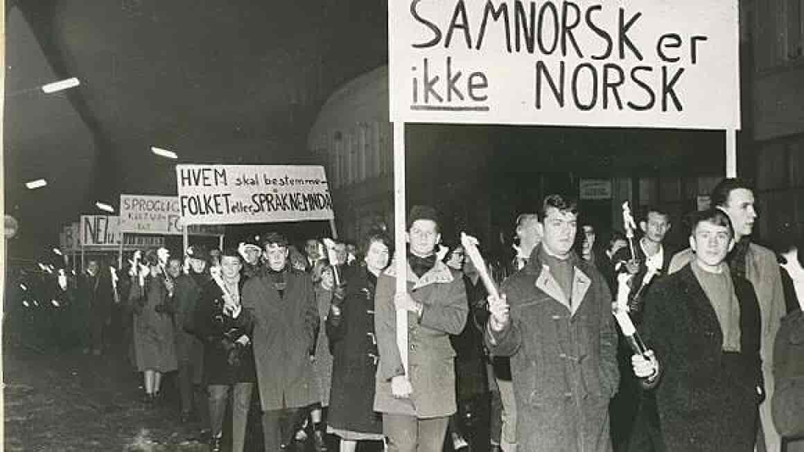 Demonstrasjon mot «samnorsk» (den radikale bokmålsrettskrivinga av 1938)