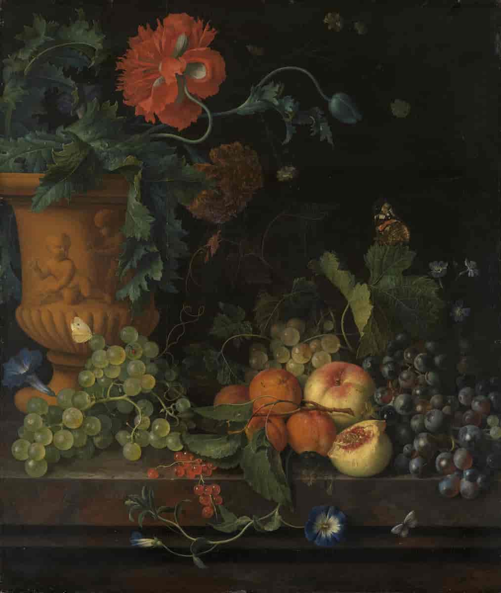 Terrakottavase med blomster og frukt