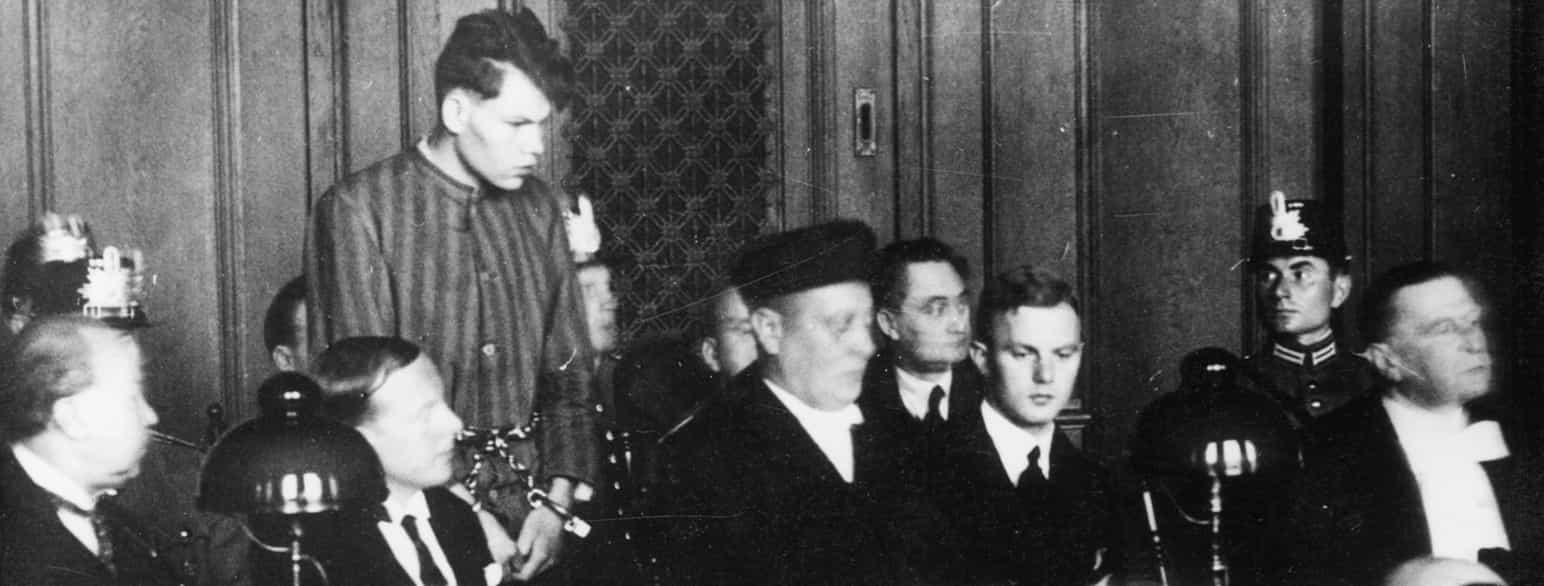 Tiltalte Marinus van der Lubbe (stående) under rettssaken