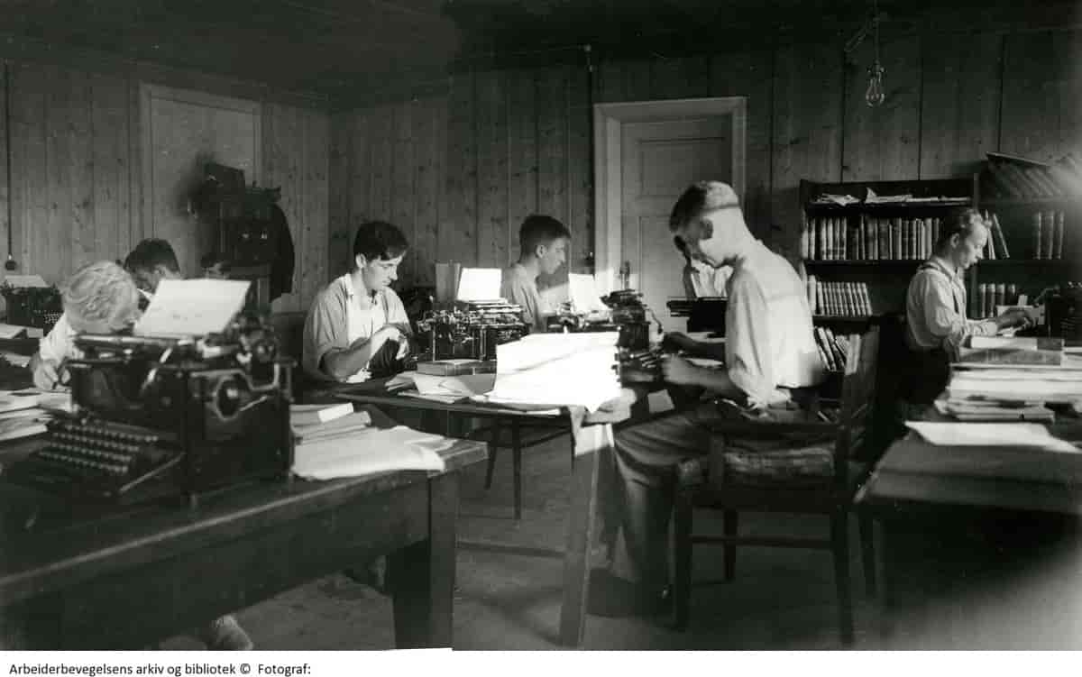 Arbeid med Arbeidernes Leksikon, Dorr 1933