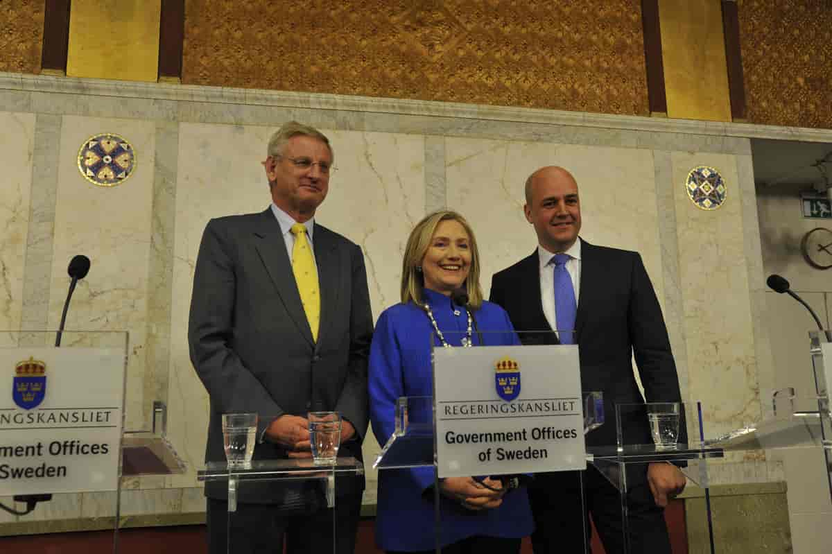 Moderaternas Carl Bildt og Fredrik Reinfeldt sammen med daværende utenriksminister i USA, Hillary Clinton