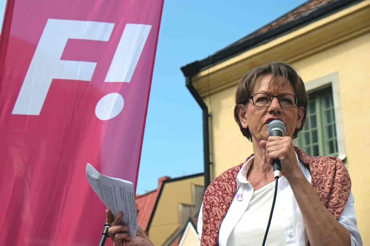 Gudrun Schyman holder tale i Visby under Almedalsveckan 2014