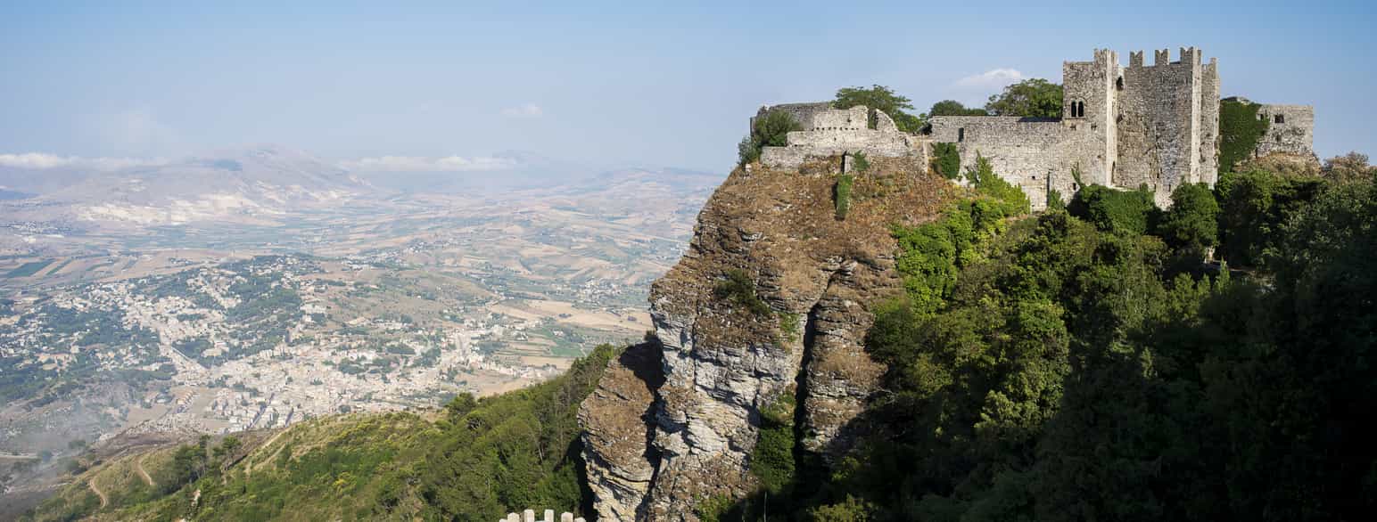 Den normanniske borgen Castello di Venere øverst på fjellet som i dag heter Erice