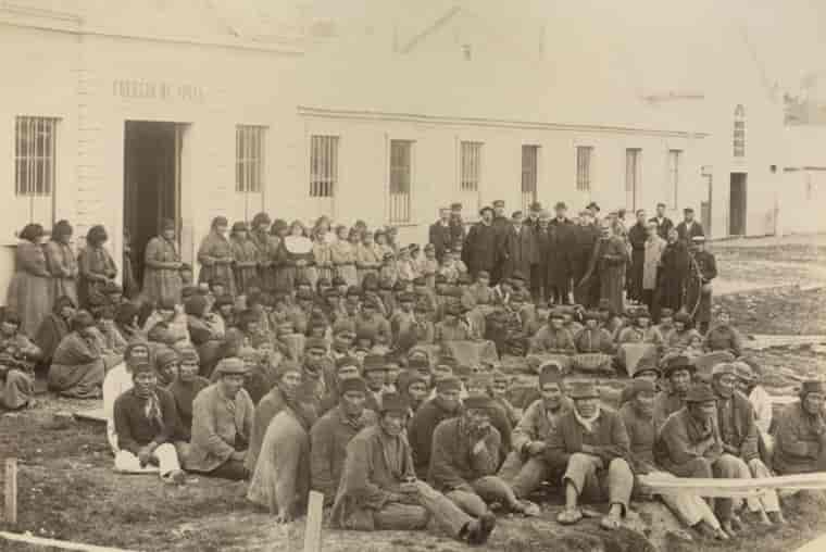Selknam på misjonsstasjonen, 1905.