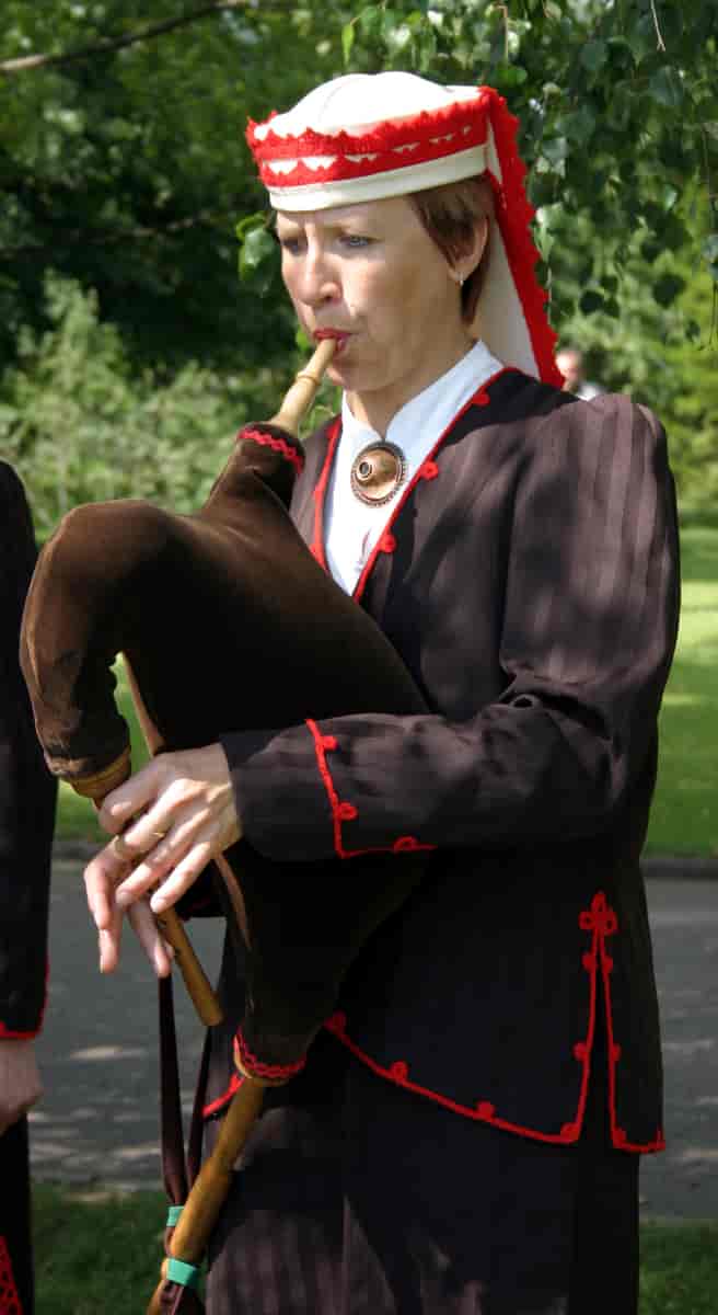 Estisk musiker med sekkepipe