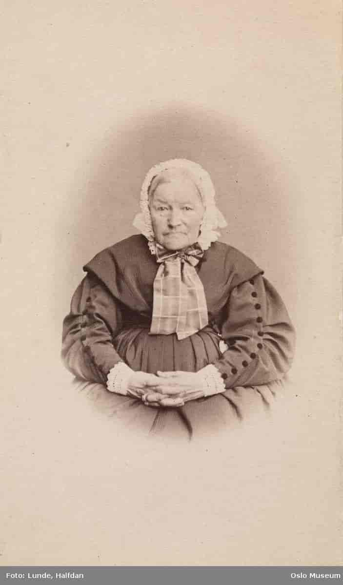 Hanna Winsnes, fotografert omtrent 1870