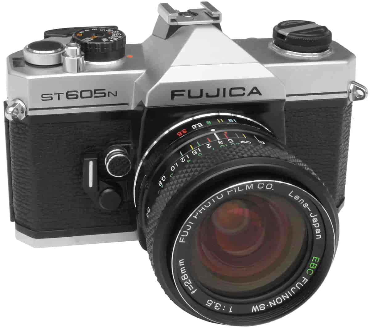 Fujica ST605N analogt speilreflekskamera med 28 mm 1:3.5 vidvinkel.