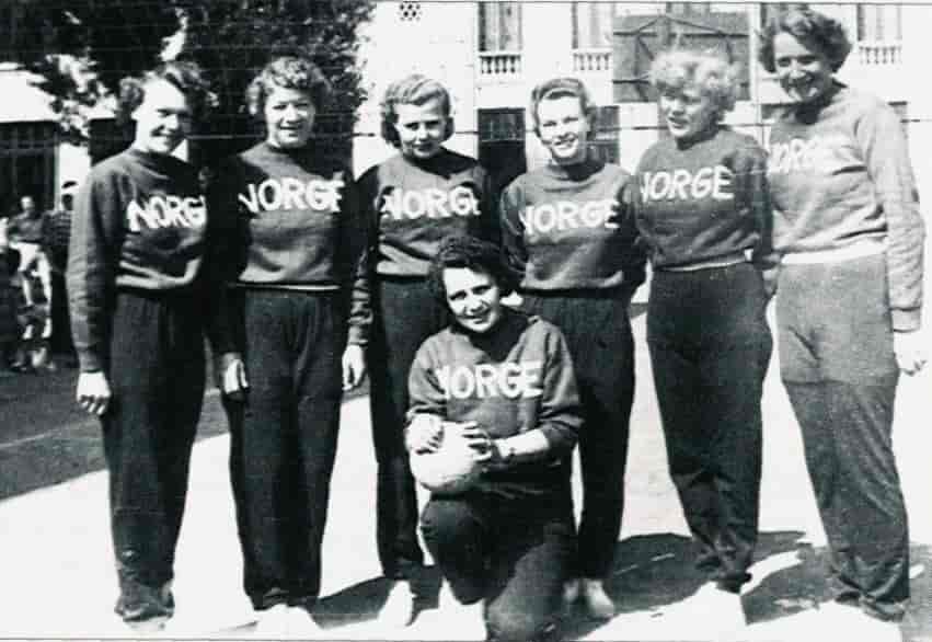 Det første landslaget for kvinner i 1953