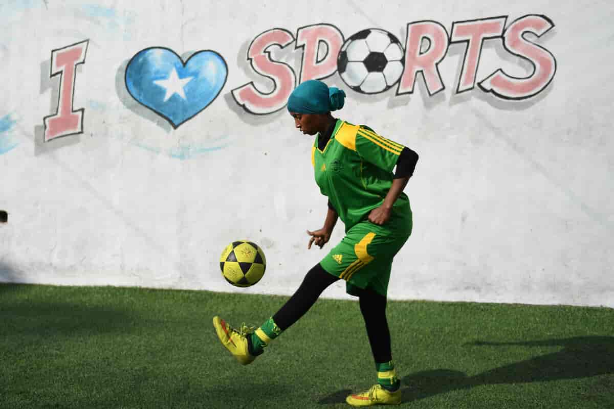 En somalisk jente under fotballtreningen (2018)