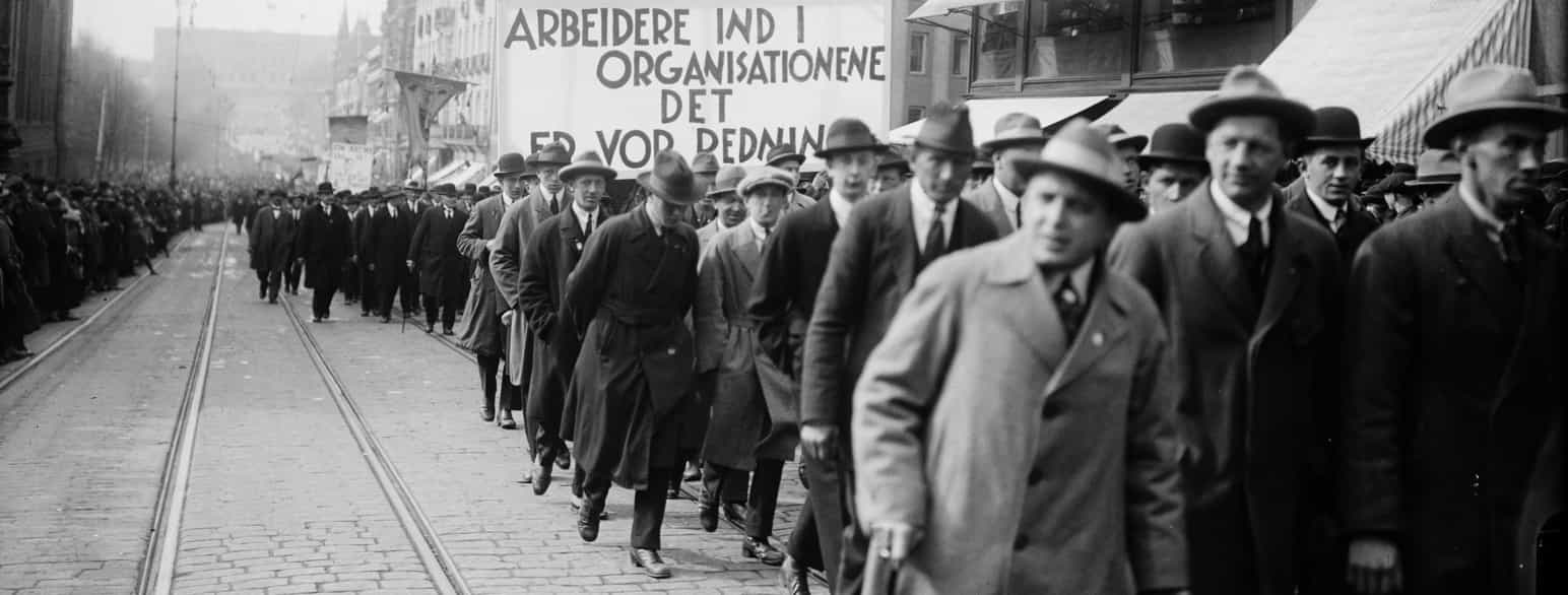 Arbeiderbevegelsen: Første mai-tog i Oslo i 1924 