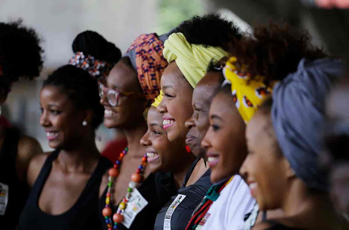 En gruppe afro-basilianske kvinner tar et gruppebilde i São Paulo (2017).