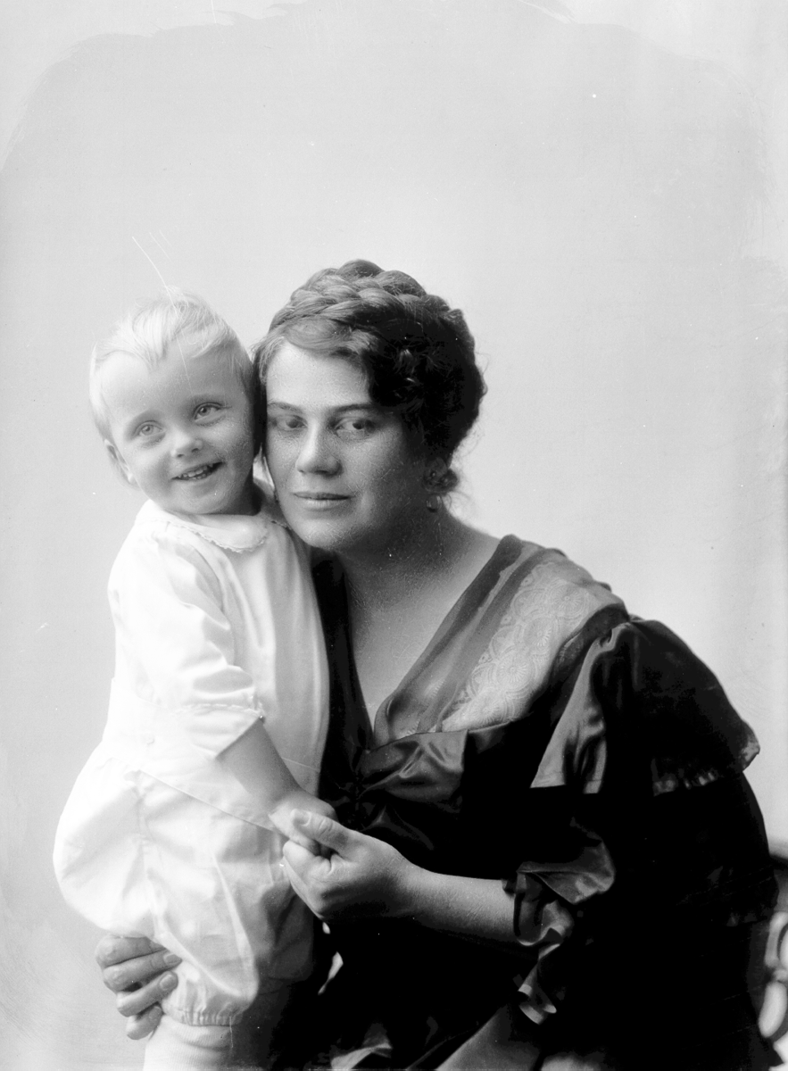 Ranka Knudsen med sonen Eirik Samuelsen 