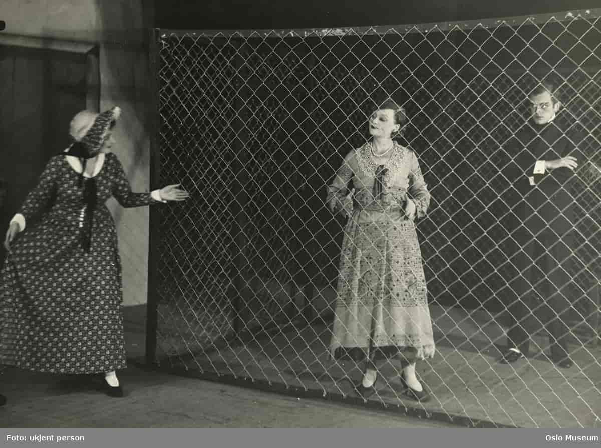 Tolvskillingsoperaen, 1930