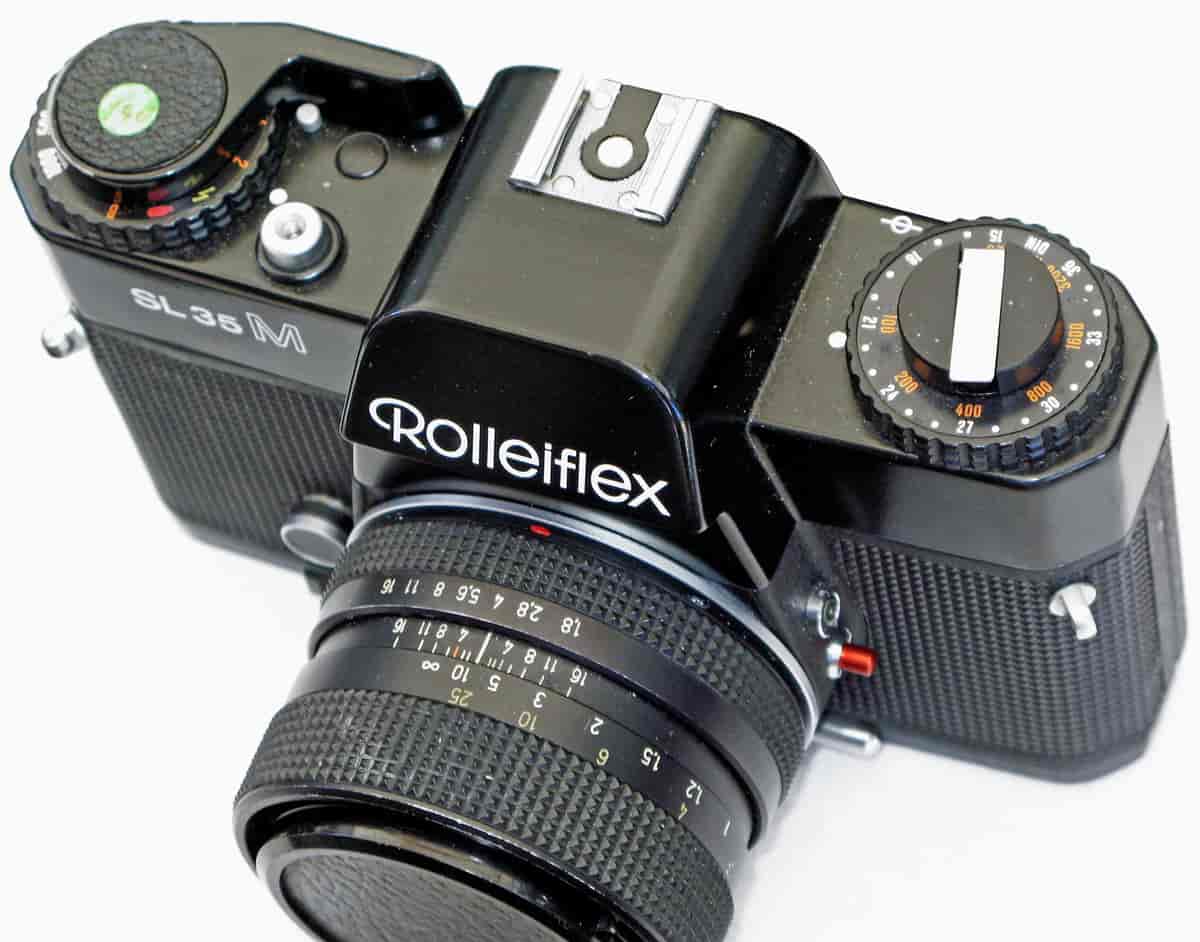 Rolleiflex SL35M 35 mm speilreflekamera med 50 mm f/1.8 normalobjektiv.