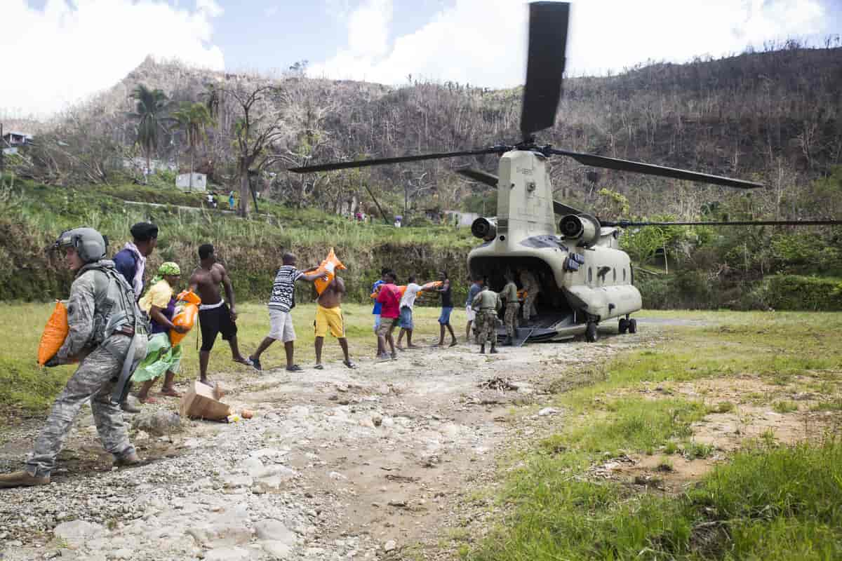 Dominica mottar forsyninger etter orkan