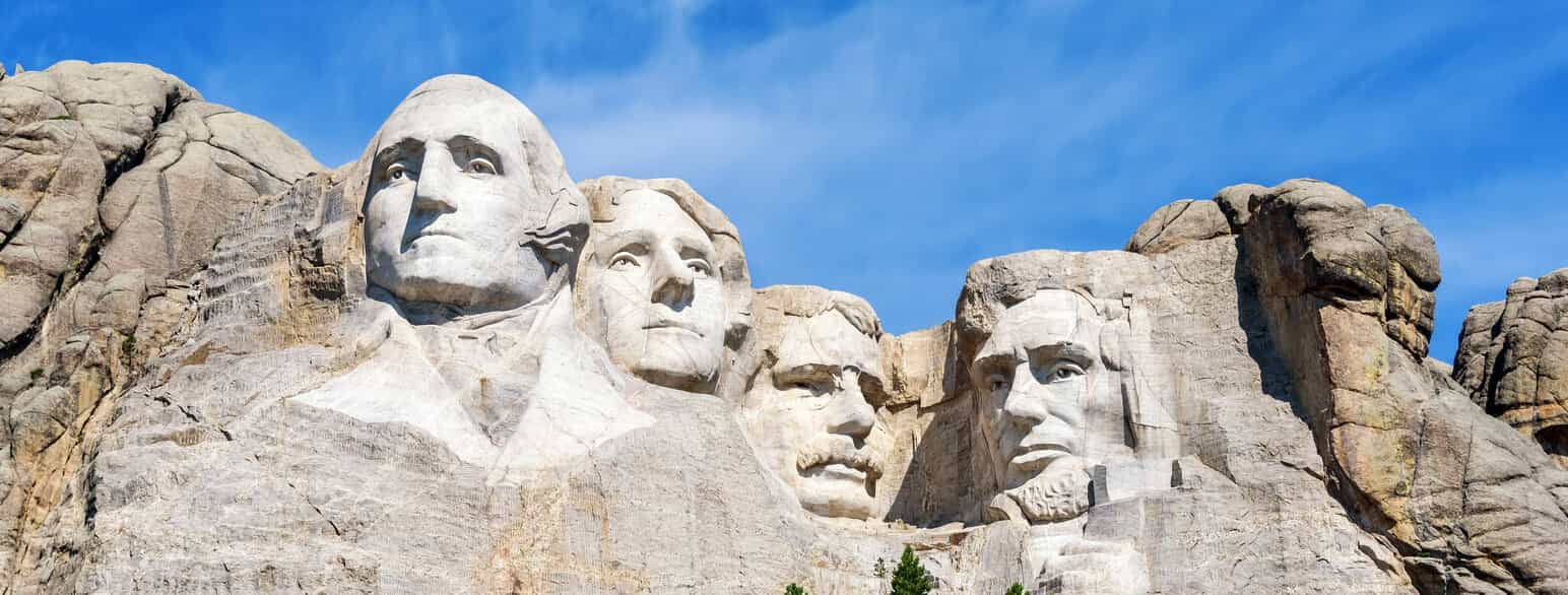 Mount Rushmore med fire amerikanske presidenter George Washington, Thomas Jefferson, Theodore Roosevelt og Abraham Lincoln