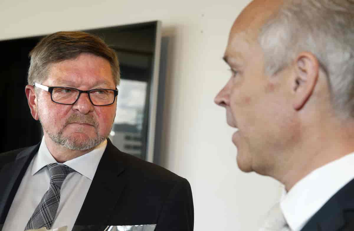 Stein Arve Ytterdahl i 2015. Jan Tore Sanner t.h.