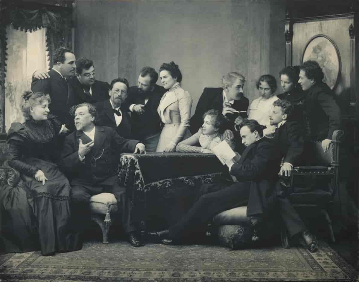Anton Tsjekhov med skuespillerne i "Måken" (1899)