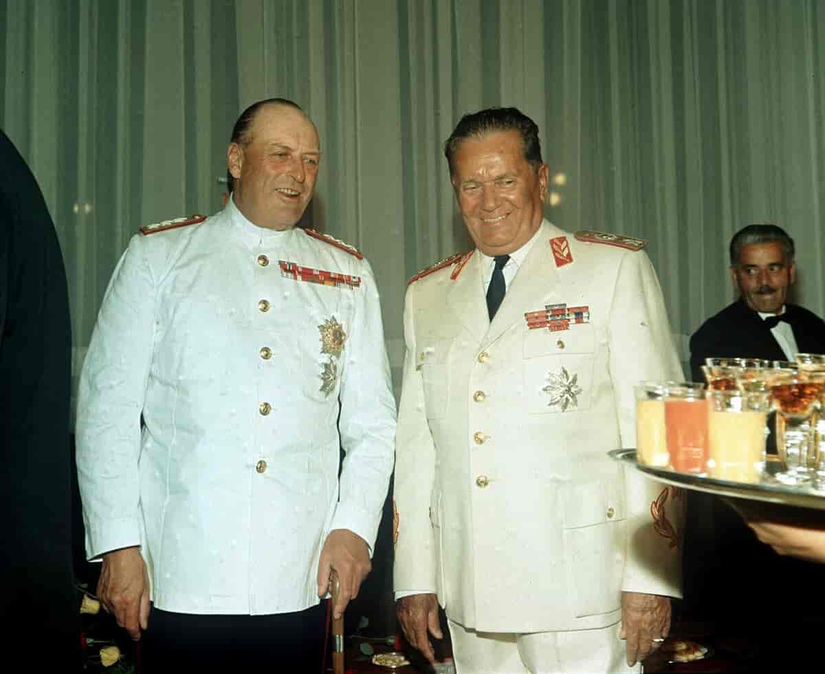 Kong Olav og Tito