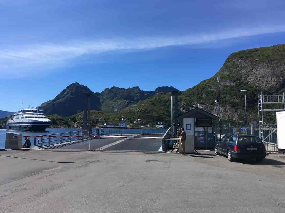 Ferja fra Bodø anløper Moskenes